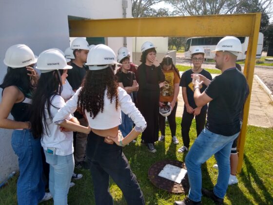 PROJETO “PORTAS ABERTAS” DA SÃO GABRIEL SANEAMENTO RECEBE ALUNOS DO XV DE NOVEMBRO